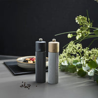 Peugeot - Line Peper- en Zoutmolen set 22 cm Carbon en Aluminium Peper- en Zoutmolen set Peugeot 